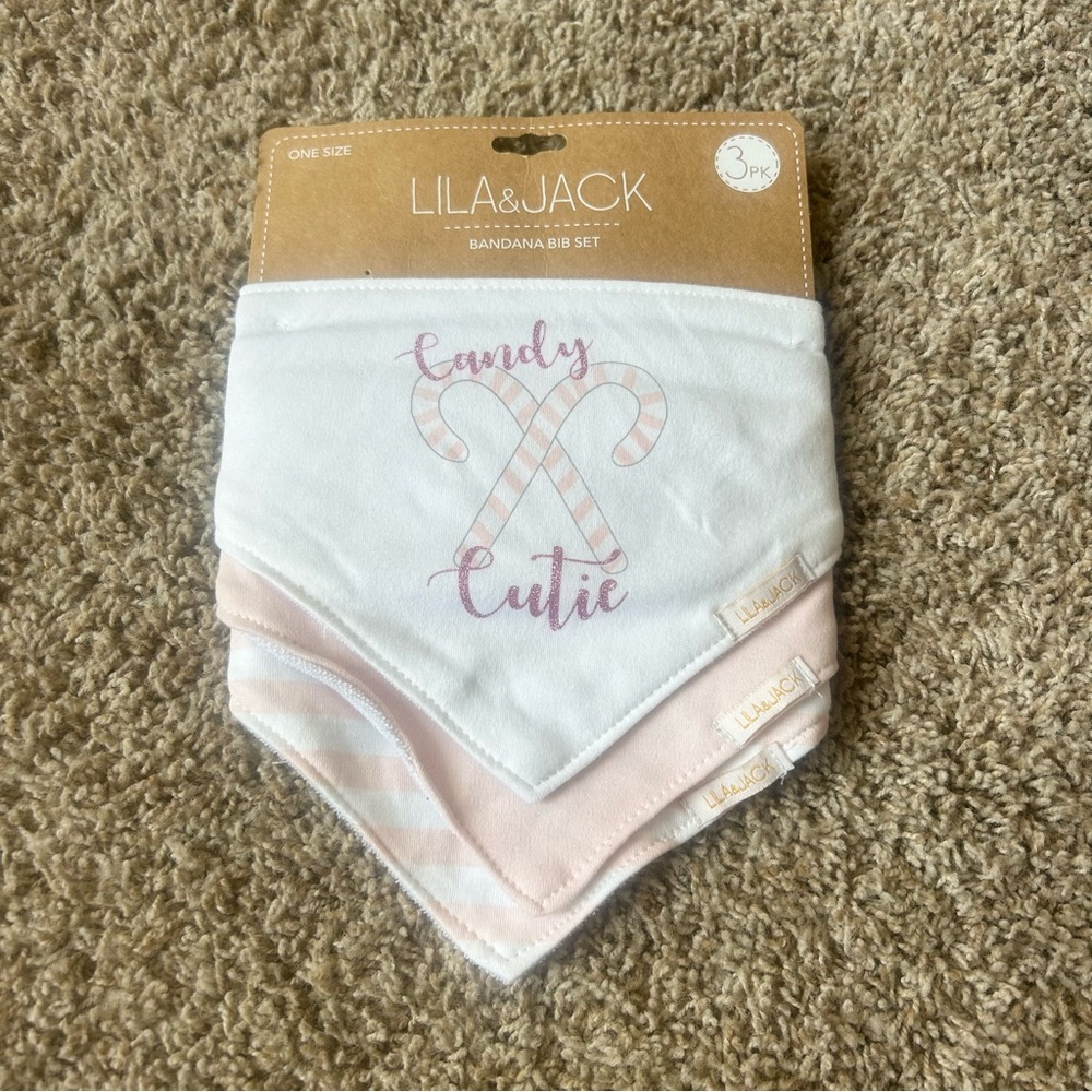 NWT ✨ Holiday Bandana Bib Set